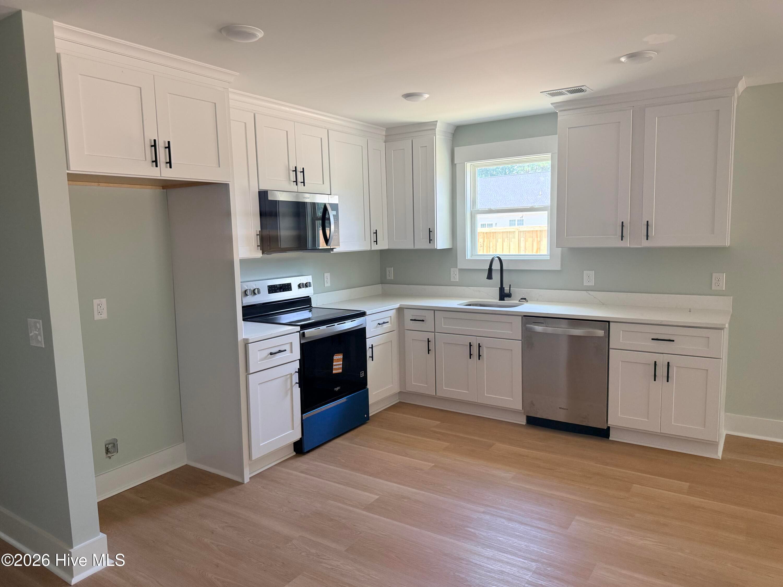 Single Family Residence at 302 Pine Court, Hampstead, NC 28443, photo 23 of 91