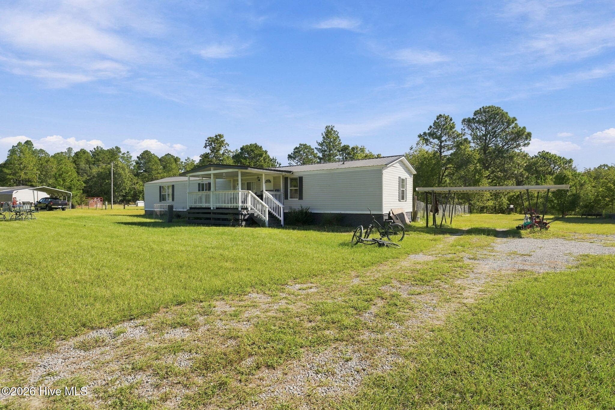 Manufactured Home at 135 Meadow Lane, Hamlet, NC 28345, photo 3 of 38