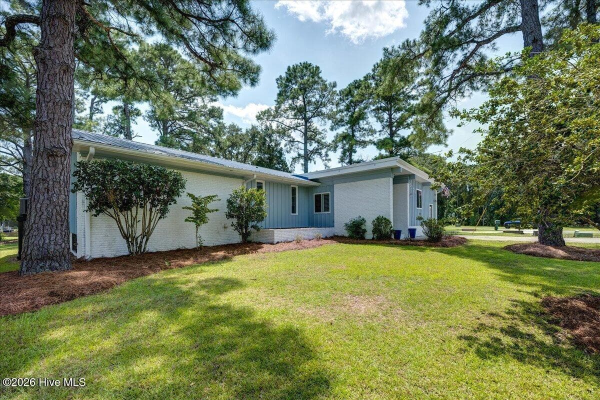 Single Family Residence at 5724 Gondolier Drive, New Bern, NC 28560, New Bern, photo 7 of 59