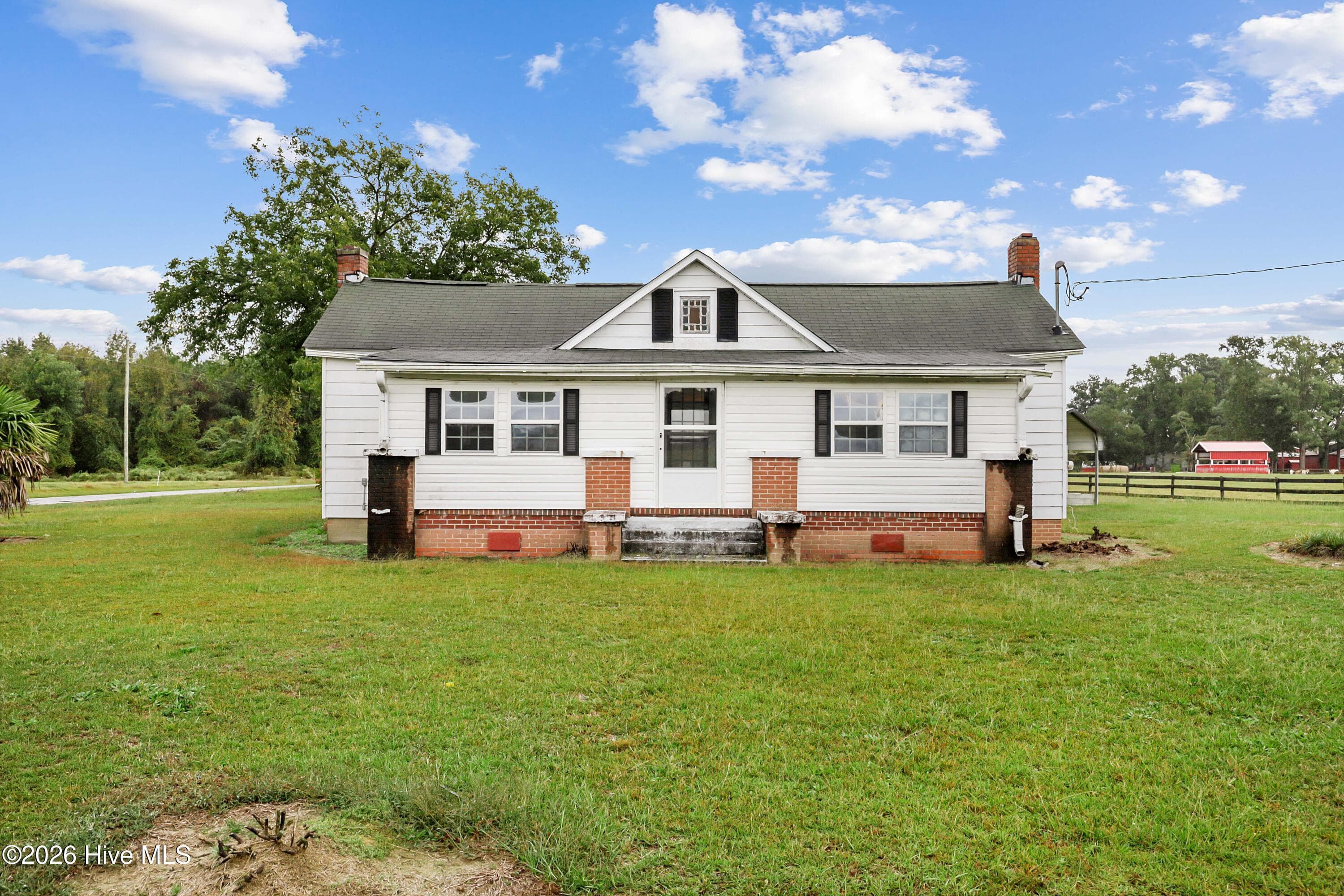 Single Family Residence at 1169 Grantham School Road, Mount Olive, NC 28365, photo 3 of 58