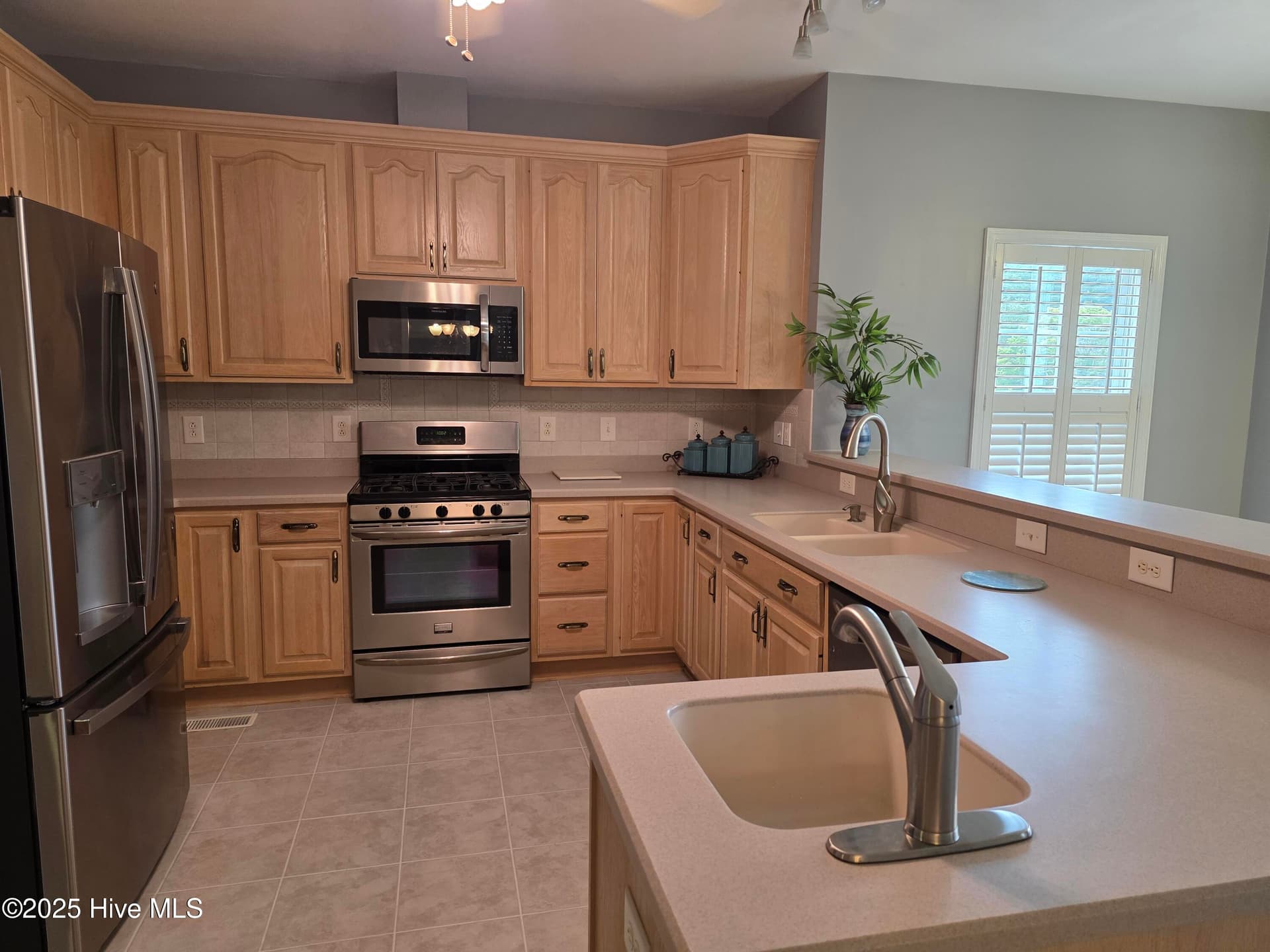 Single Family Residence at 219 Drake Landing, New Bern, NC 28560, photo 9 of 60