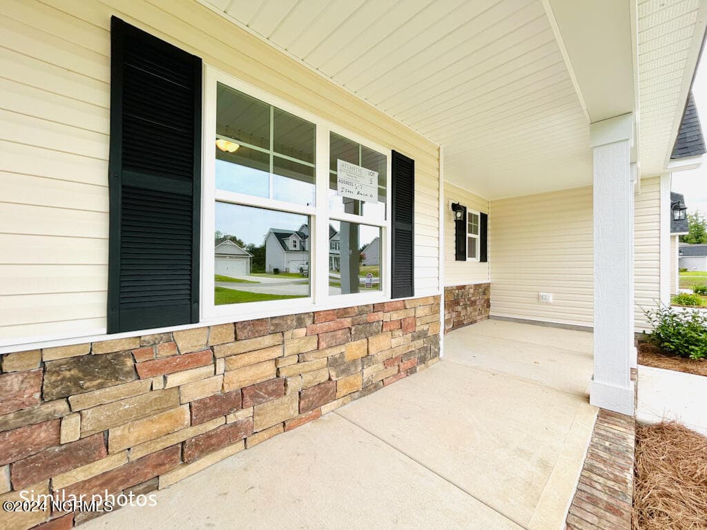 Single Family Residence at 511 Large Oak Drive, Hubert, NC 28539, photo 6 of 55