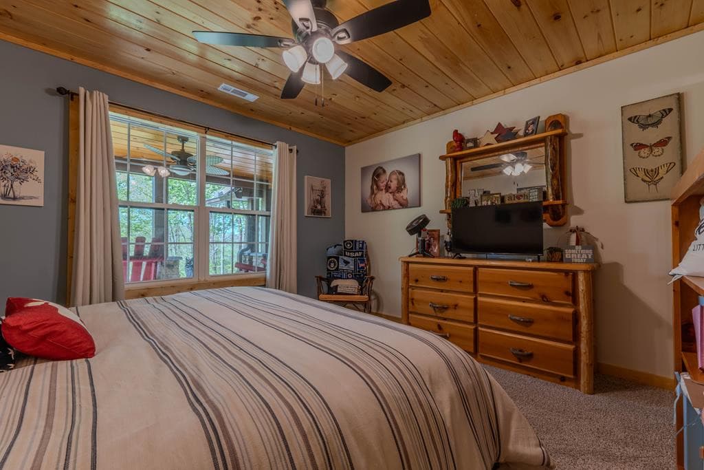 Residential at 190 Galloway Drive, Hayesville, NC 28904, photo 21 of 37