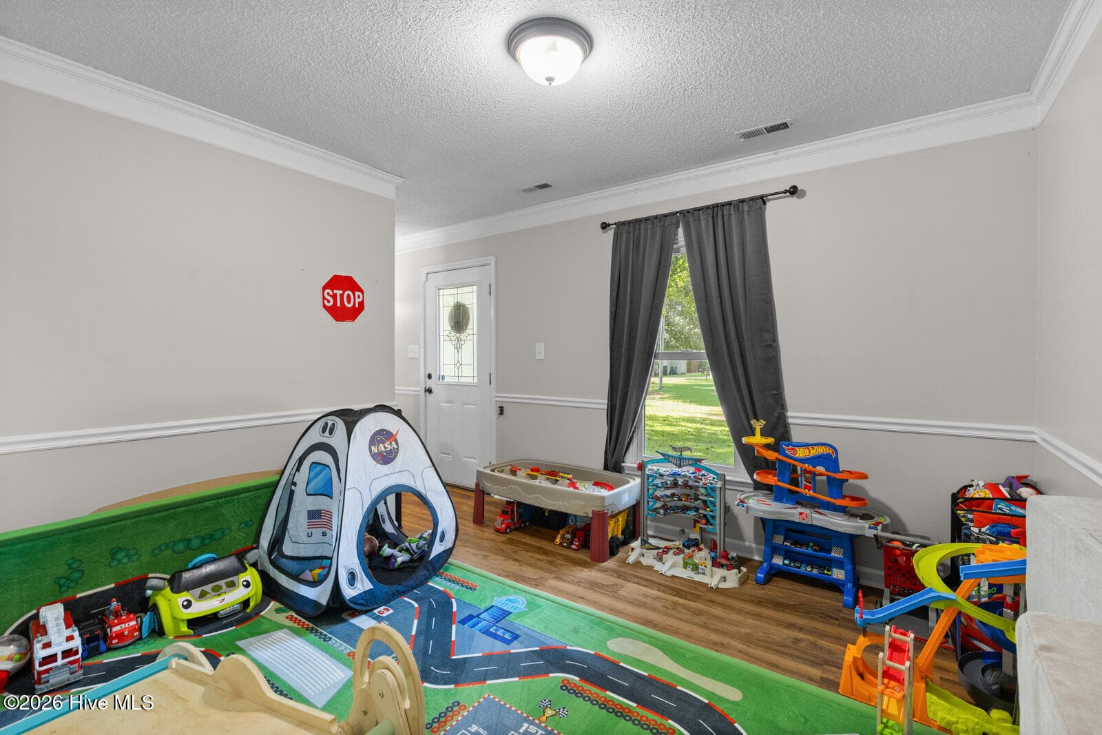 Single Family Residence at 405 Wolf Run Drive, Jacksonville, NC 28546, photo 15 of 31