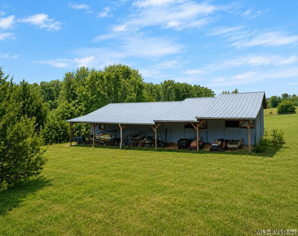 4 stall barn with tack room
