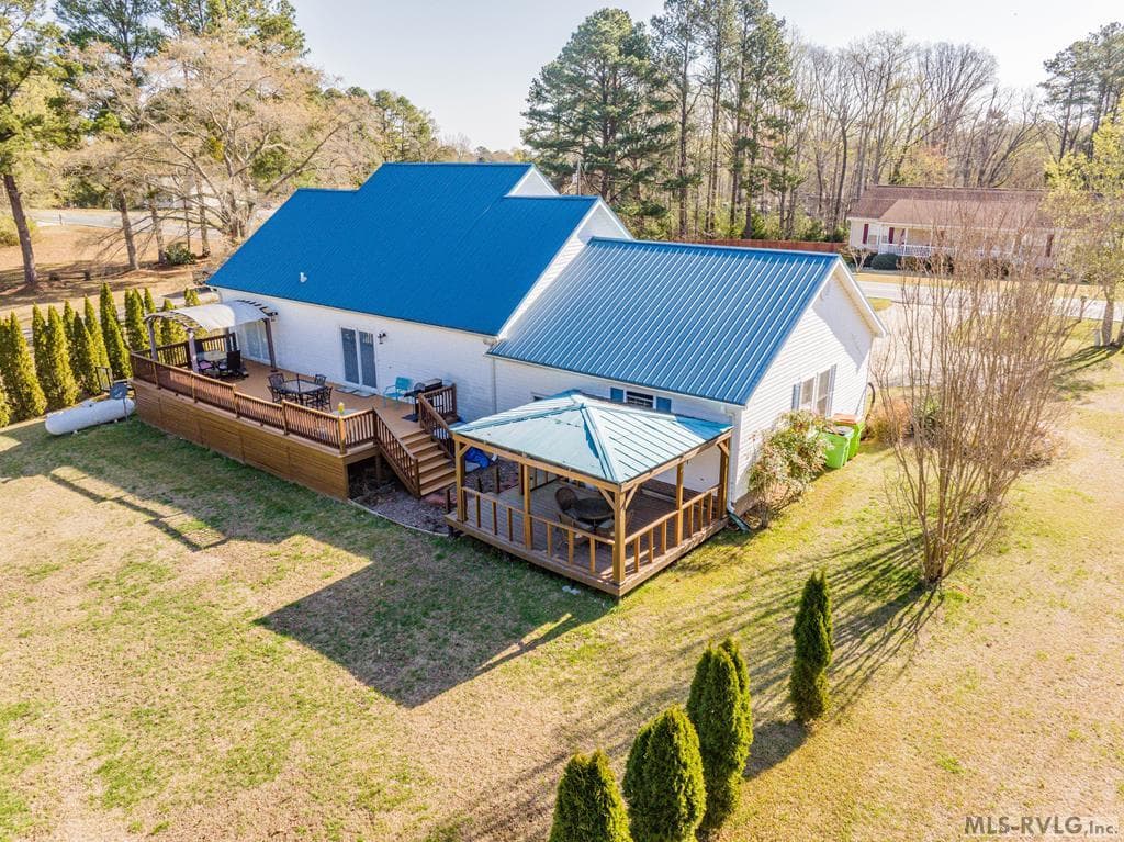 Large rear deck and gazebo