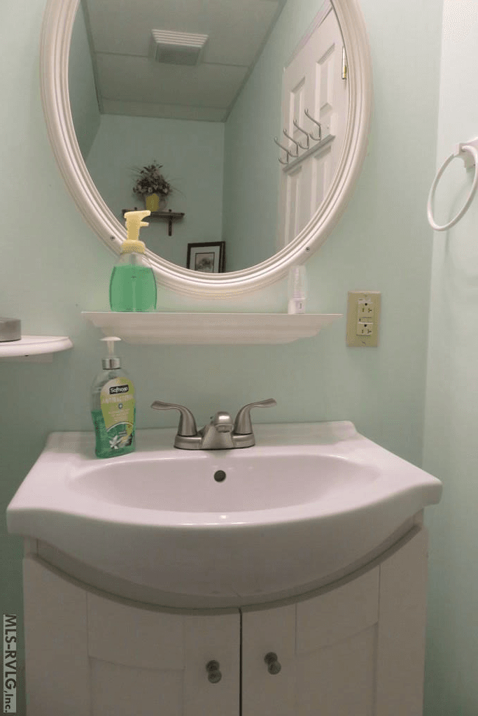 BATHROOM 2