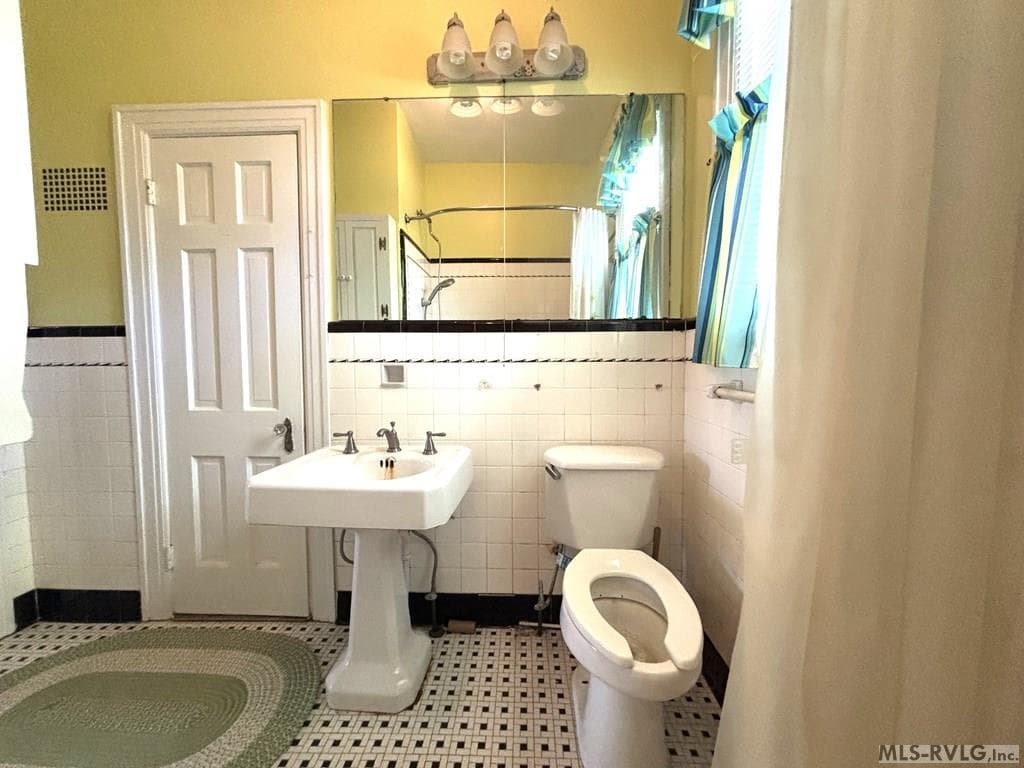 1st floor bathroom