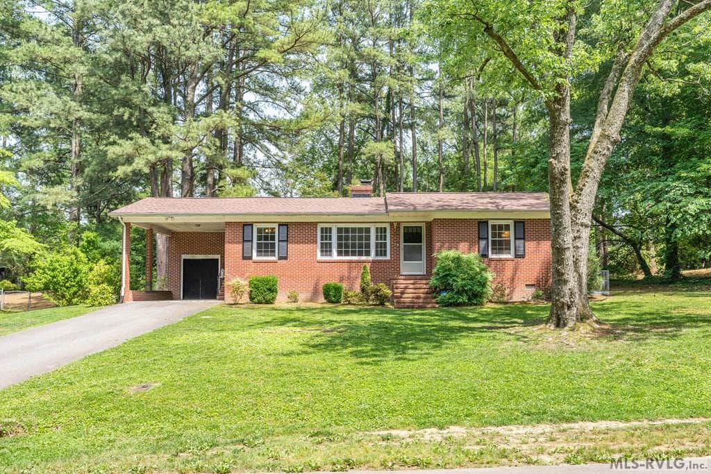 322 Pettus St, South Hill VA 23970 photo 2