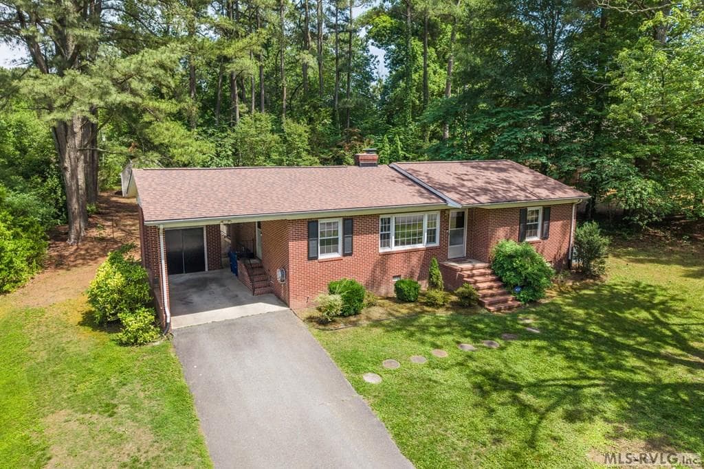 322 Pettus St, South Hill VA 23970 photo 4
