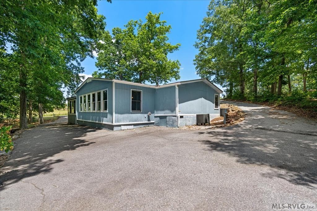 Wrap around asphalt driveway