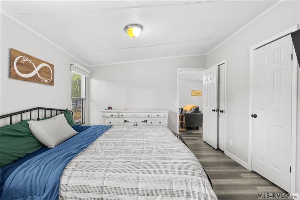 Walk thru Primary Bedroom