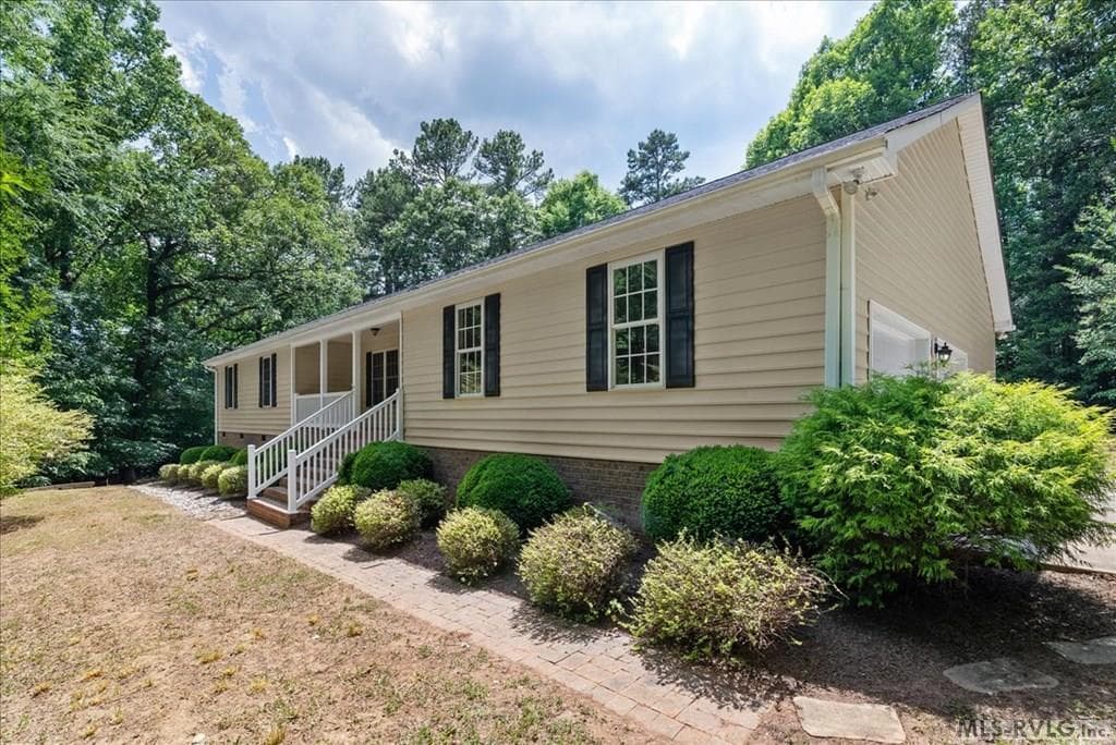 162 Country Blvd, Bracey VA 23919 photo 2