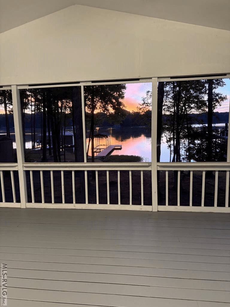 192 Watermans Dr, Gasburg VA 23857