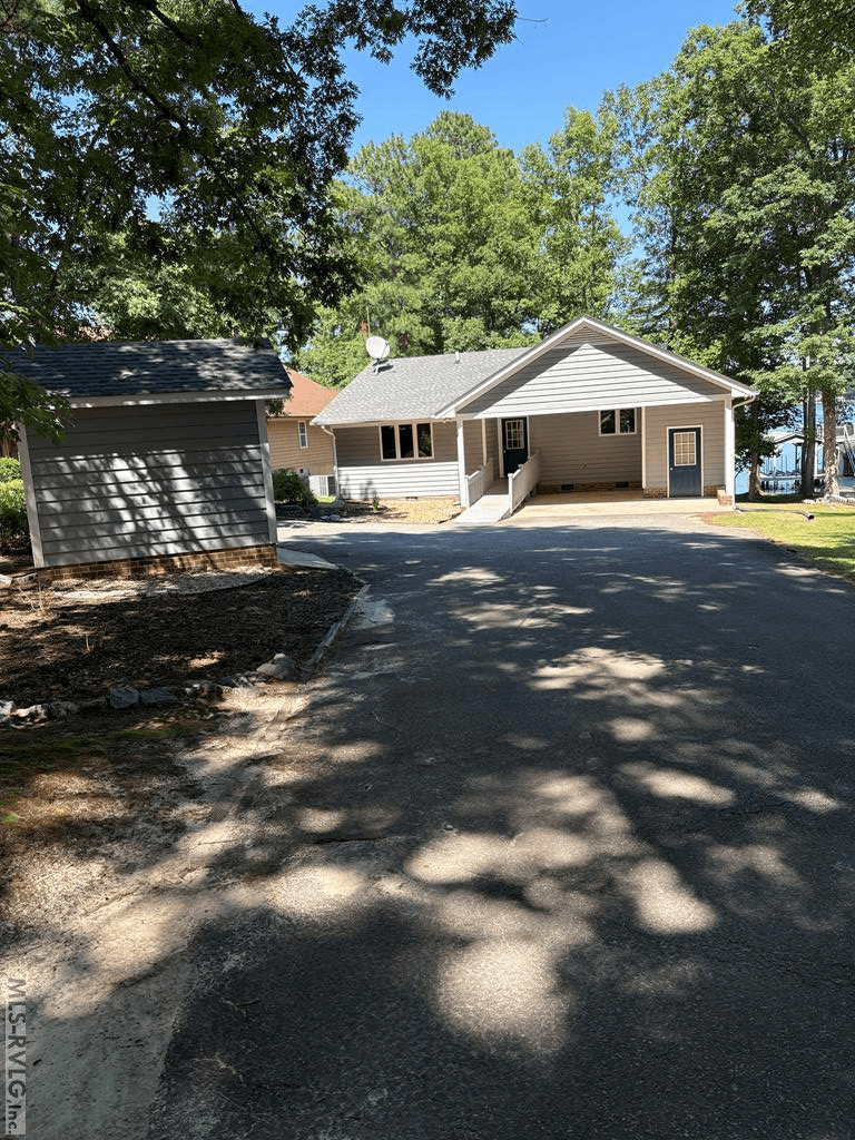 192 Watermans Dr, Gasburg VA 23857 photo 5