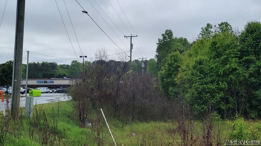 Food Lion located behind this property that uses the same inlet to this area