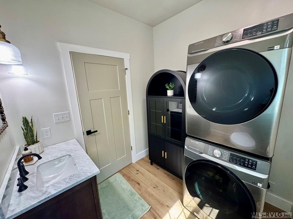 Bath with Laundry Area
