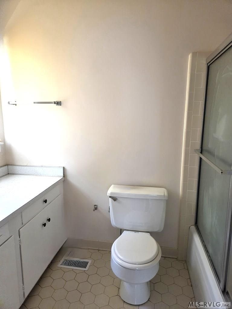 MASTER BATHROOM C