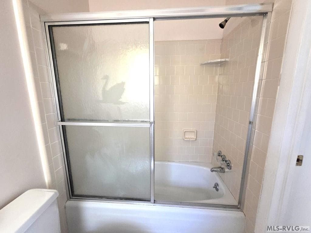MASTER BATHROOM B
