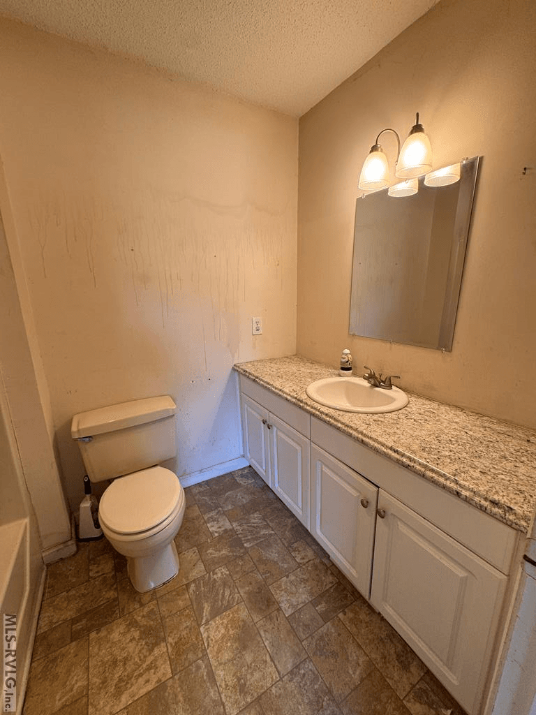 Bathroom in one of the bedrooms