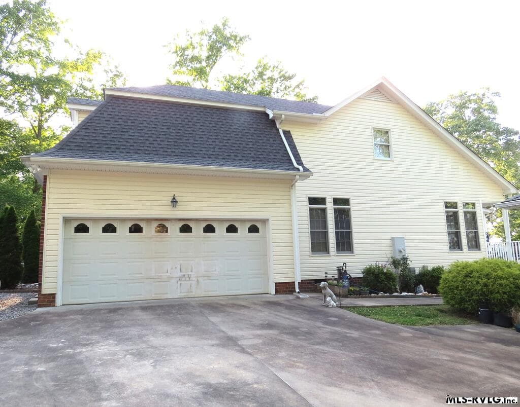 DOUBLE GARAGE