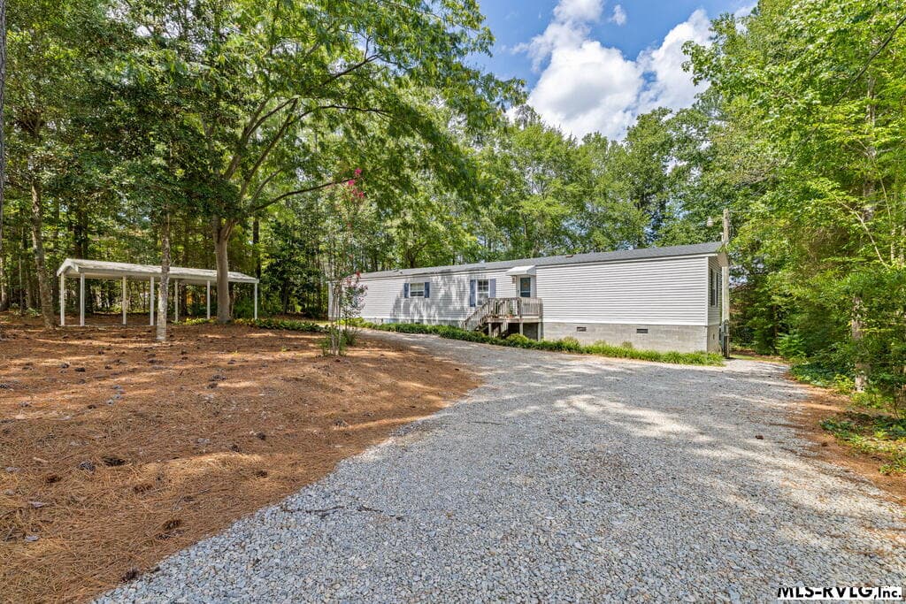 675 Hawthorne Dr, Bracey VA 23919