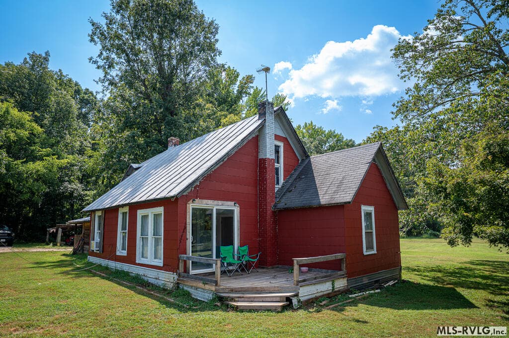 652 Bailey Dr, Chase City VA 23924