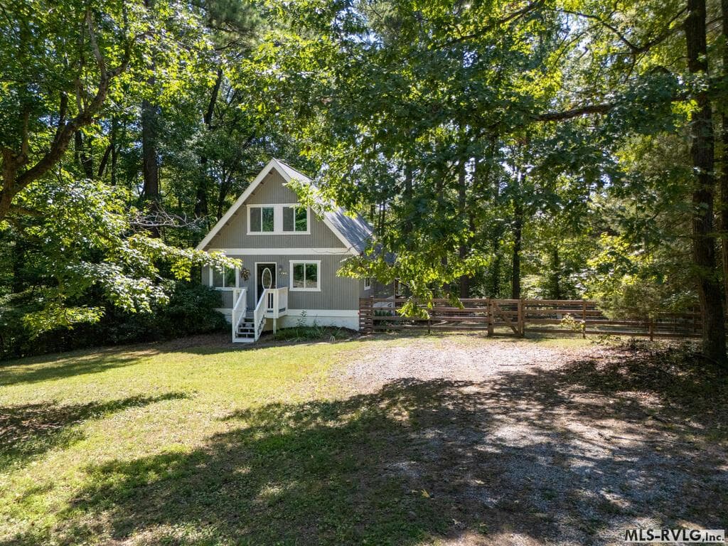 Fenced in side yard - 639 Holly Grove Ln, Bracey VA 23919, Bracey