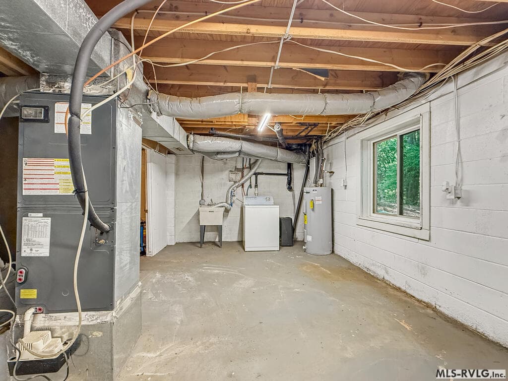 Walkout basement, could be a rec-room, bedroom, endless opportunities - 639 Holly Grove Ln, Bracey VA 23919, Bracey