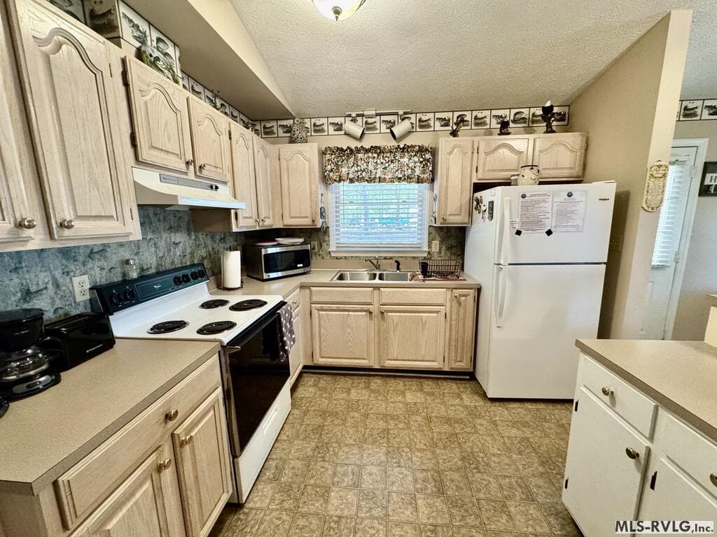 Residential/Vacation at 994 Strawberry Lane, Buffalo Junction VA 24529, Buffalo Junction, photo 6 of 35