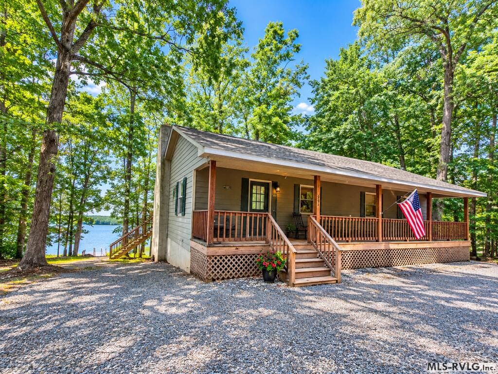 994 Strawberry Lane, Buffalo Junction VA 24529