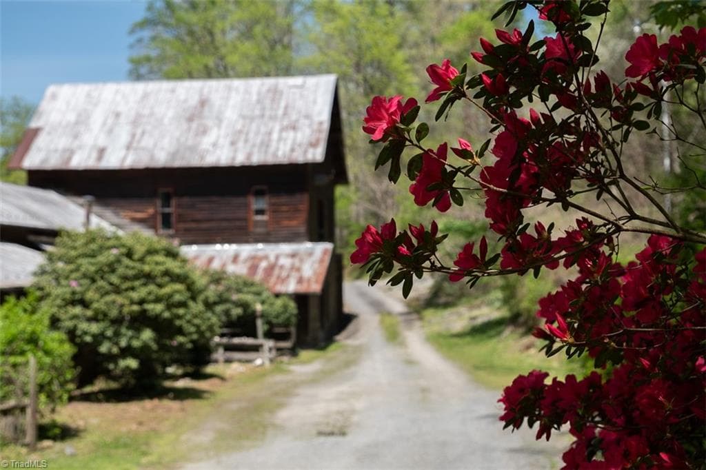 Remarks at 318 Elkin Creek Mill Road, Elkin NC 28621, photo 3 of 50