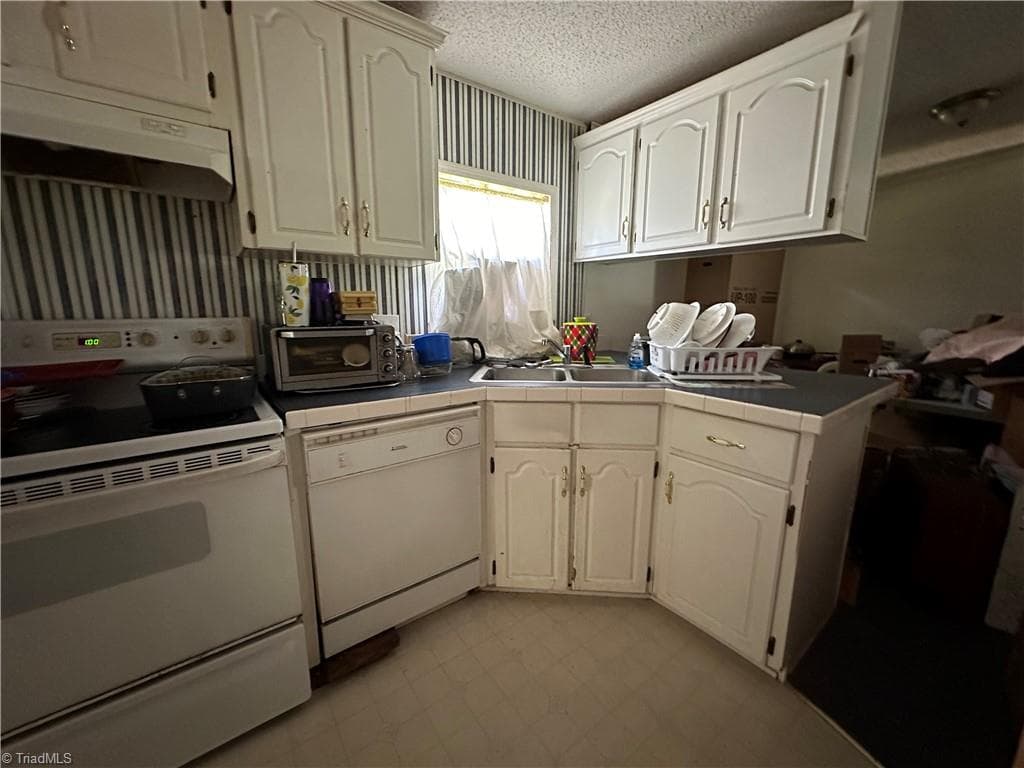 Manufactured Home at 100 Springs Court, Stony Point NC 28678, Stony Point, photo 7 of 22