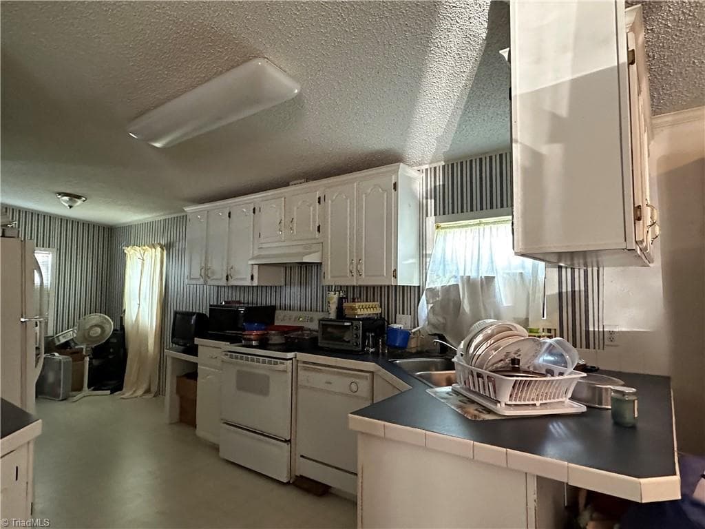 Manufactured Home at 100 Springs Court, Stony Point NC 28678, Stony Point, photo 9 of 22