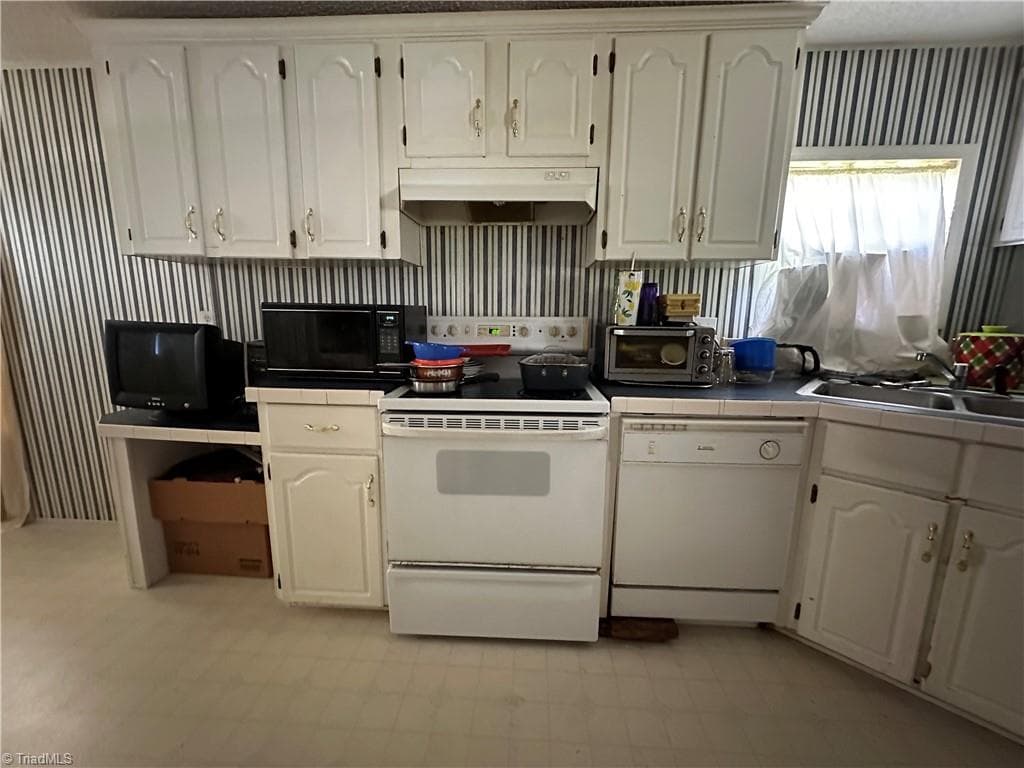 Manufactured Home at 100 Springs Court, Stony Point NC 28678, Stony Point, photo 8 of 22
