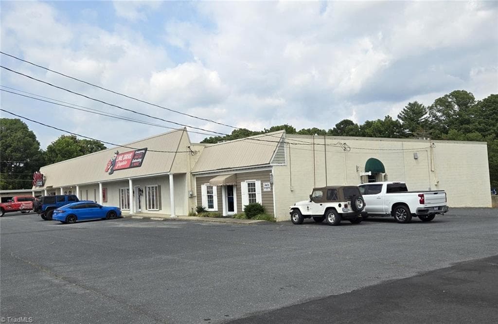2013 S Fayetteville Street, Asheboro NC 27203