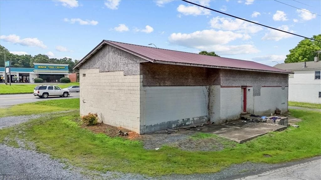 Investment at 557 E Dixie Drive, Asheboro NC 27203, Asheboro, photo 7 of 13