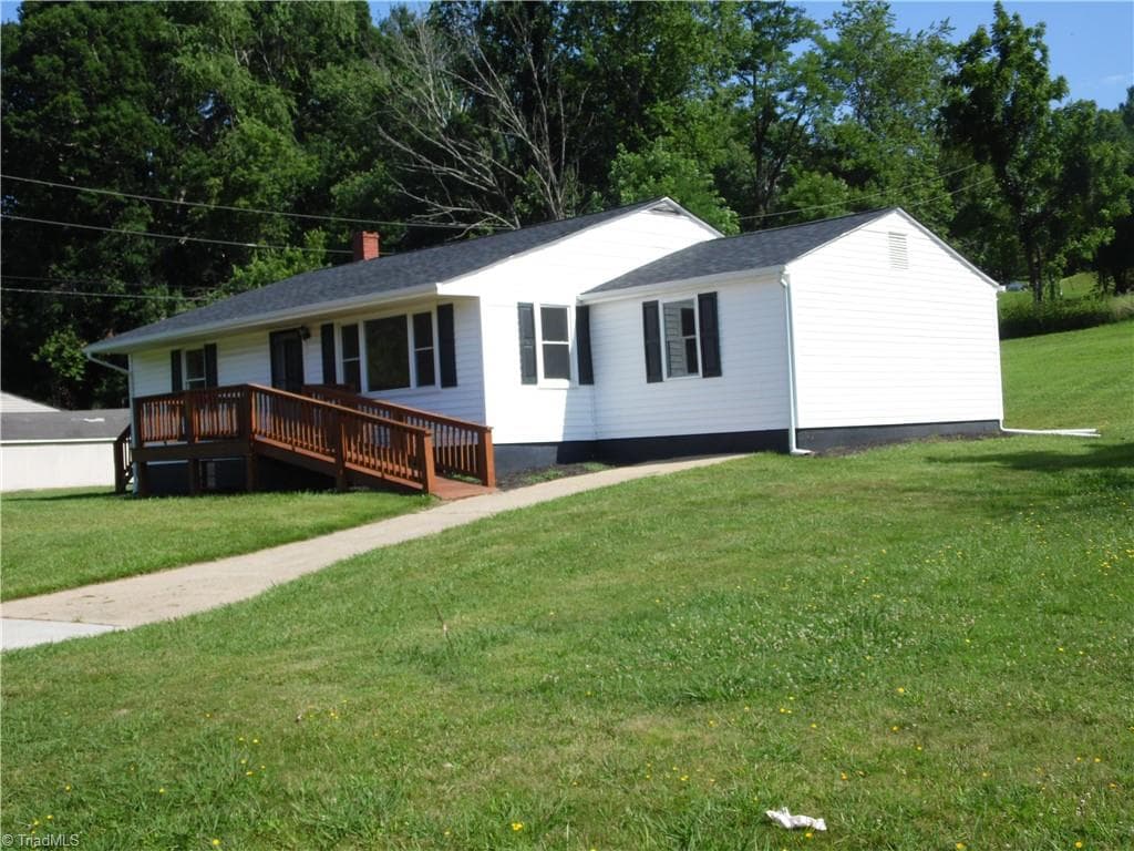 569 N Sparta Parkway, Sparta NC 28675
