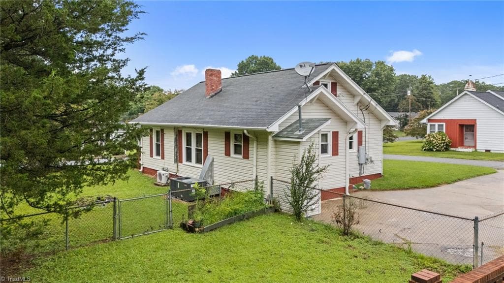 Stick/Site Built at 217 Moon Street, Thomasville NC 27360, photo 22 of 31