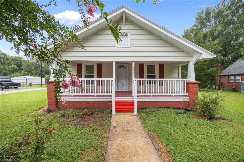 Stick/Site Built at 217 Moon Street, Thomasville NC 27360, photo 4 of 31