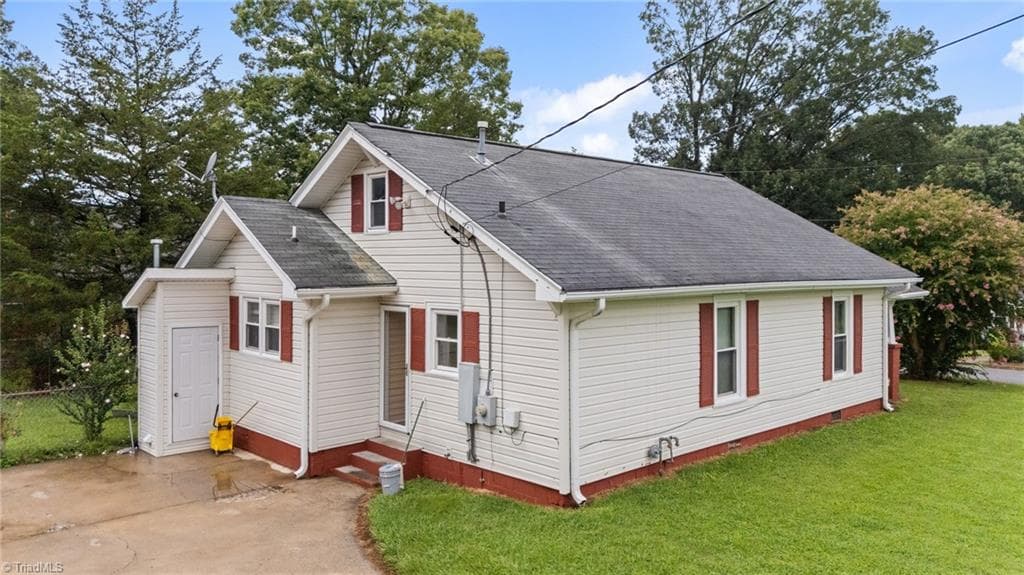 Stick/Site Built at 217 Moon Street, Thomasville NC 27360, photo 21 of 31