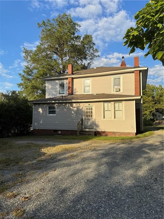 Apartment at 106 College Street, Thomasville NC 27360, Thomasville, photo 2 of 12