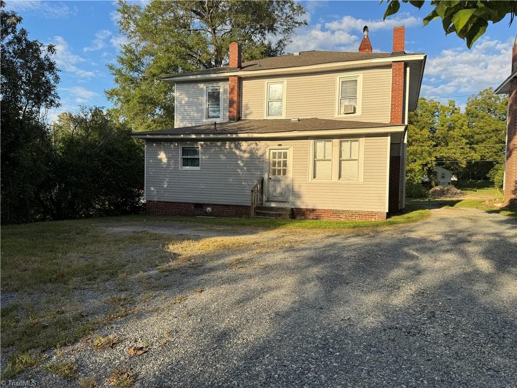 Apartment at 106 College Street, Thomasville NC 27360, Thomasville, photo 3 of 12
