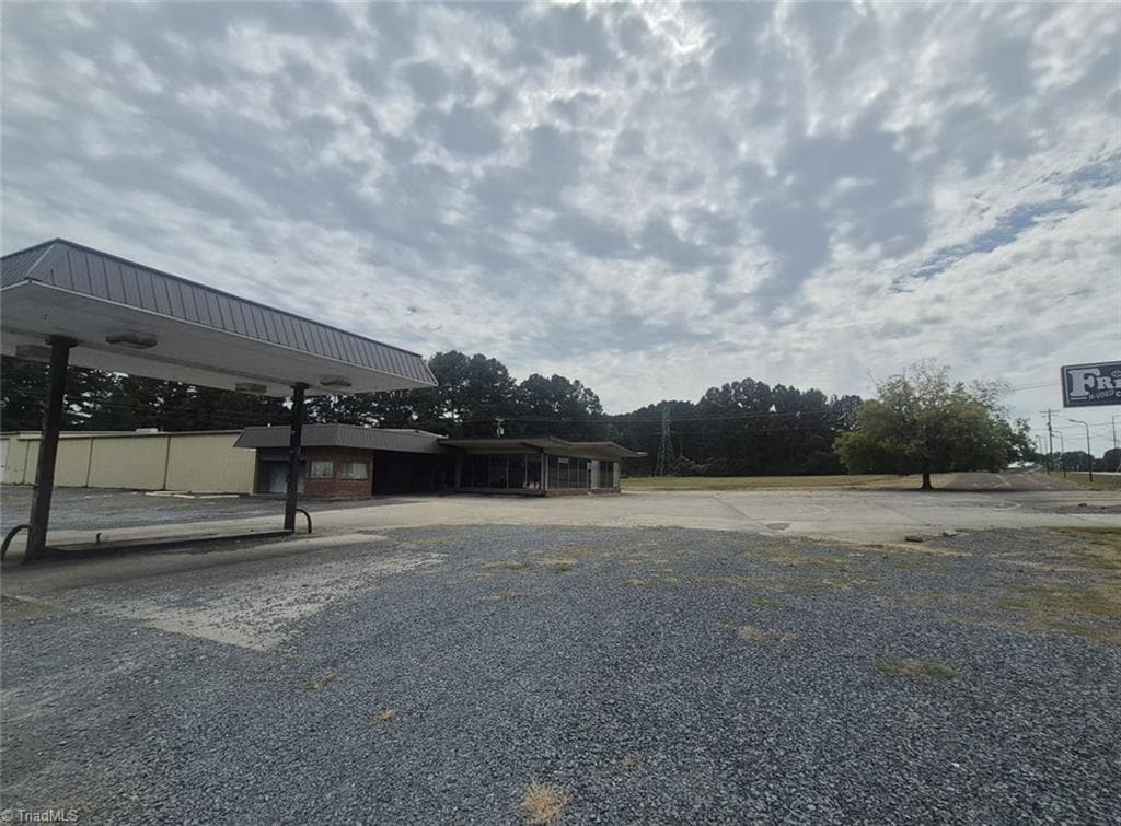 Retail at 1055 Albemarle Road, Troy NC 27371, photo 10 of 39