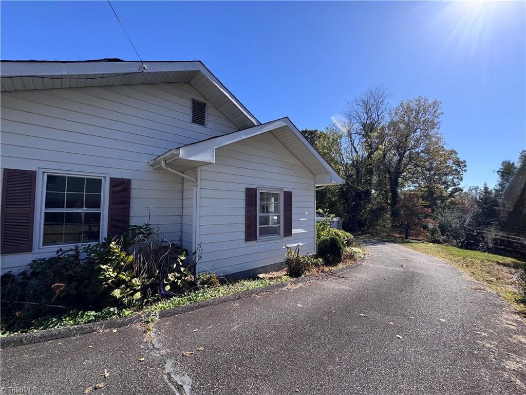 Stick/Site Built at 531 Elk Spur Street, Elkin NC 28621, photo 17 of 20