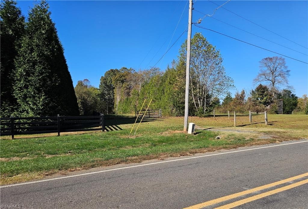 Entrance to easement off Mr. Henry Rd - 460 Mr Henry Road, Mocksville NC 27028, Mocksville