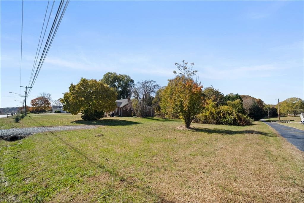 Single Family Residence at 610 Meadowlark Drive, Winston-Salem NC 27106, Winston-Salem, photo 3 of 24