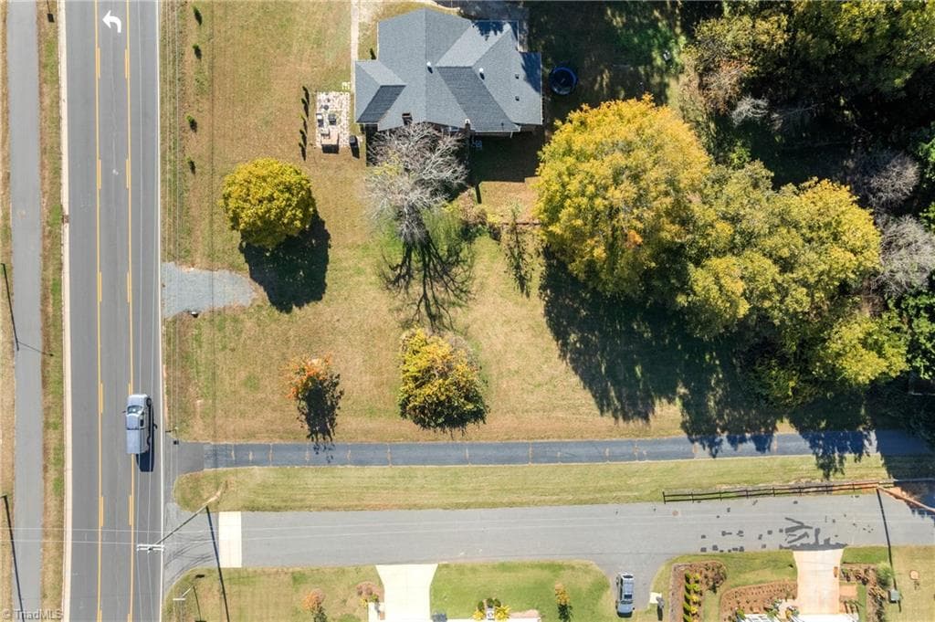 Single Family Residence at 610 Meadowlark Drive, Winston-Salem NC 27106, Winston-Salem, photo 19 of 24