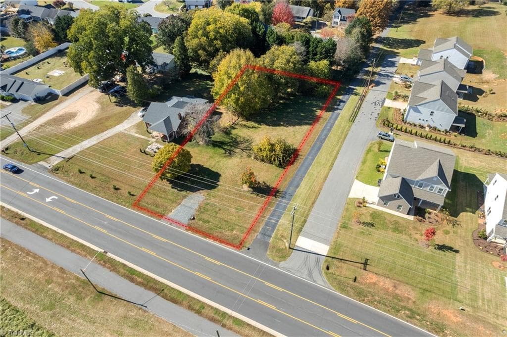 Single Family Residence at 610 Meadowlark Drive, Winston-Salem NC 27106, Winston-Salem, photo 7 of 24