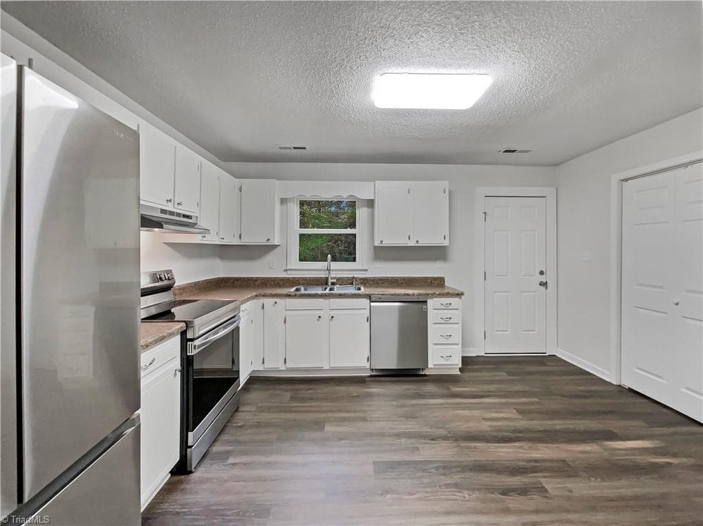 Stick/Site Built at 4051 Gordon Court, Winston-Salem NC 27104, Winston-Salem, photo 12 of 18